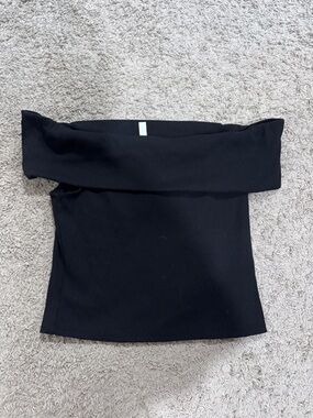 Off-Shoulder Black Ribbed Camisole Top / AA27
